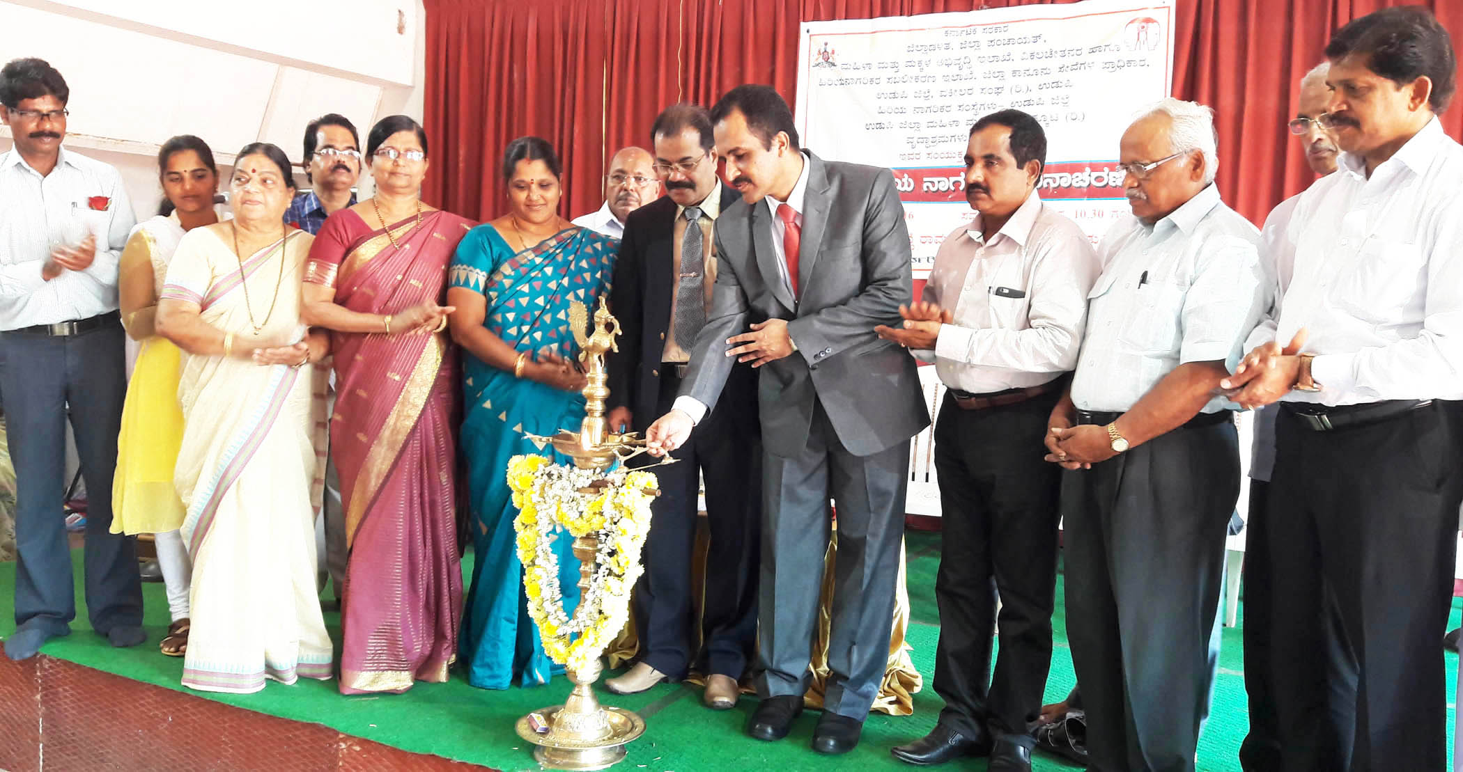 ಹಿರಿಯರಿಗೆ ಹೊಂದಾಣಿಕೆ ಬದುಕು ಅನಿವಾರ್ಯ: ಅಮರಣ್ಣನವರ್